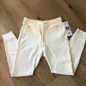 Alo Yoga Urban Moto Jogger - Pristine